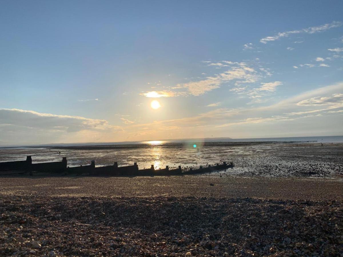 Fabulous Apartment Seconds From Beach By Whitstable-Holidays, Pudding Pan Exterior foto